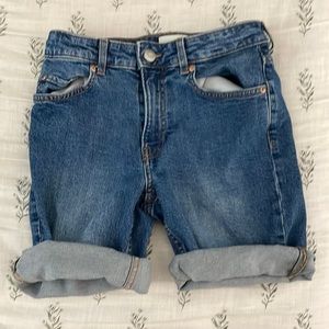 Barley used. Very new and clean.